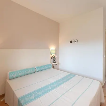 Apartment Relaxing Baia Dei Mirti B3 1 Bedroom Sleeps 3 -bilo-3 Vignola Mare