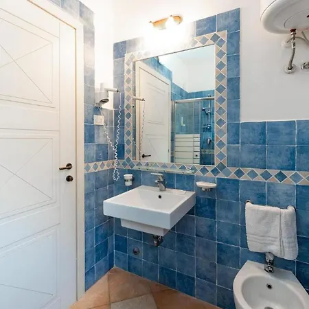Apartment Relaxing Baia Dei Mirti B3 1 Bedroom Sleeps 3 -bilo-3 Vignola Mare